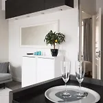 Cozy Renovated 1br In Center