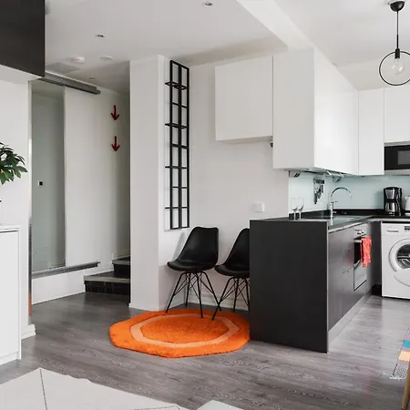 Apartment Modern & Renovated 1br In Center