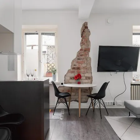 Modern & Renovated 1br In Center *