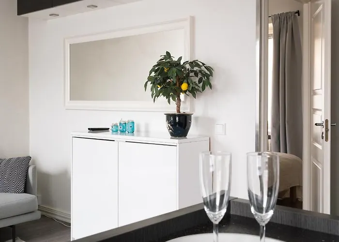 Cozy Renovated 1br In Center