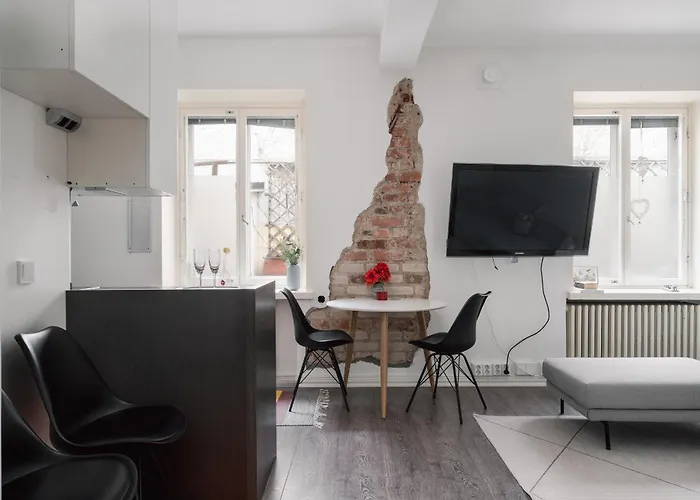 Cozy Renovated 1Br In City Center *