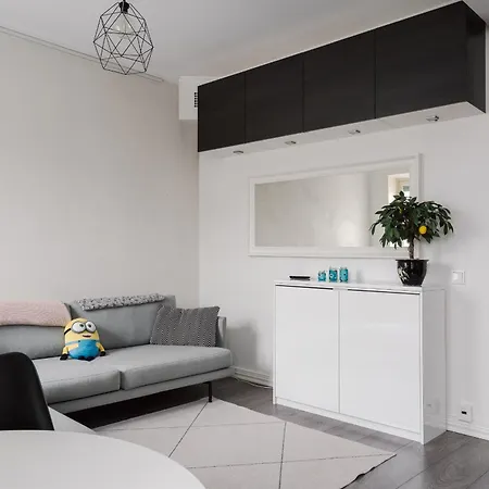 Modern & Renovated 1br In Center